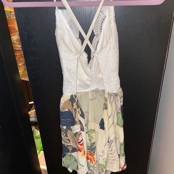 Backless lace and floral romper sundress - Picture 2 of 2